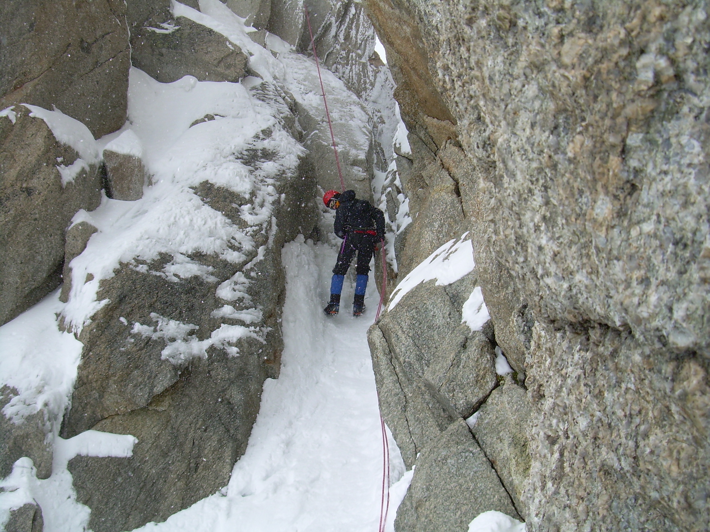 Lazell abseiling, Cosmiques Arete.JPG